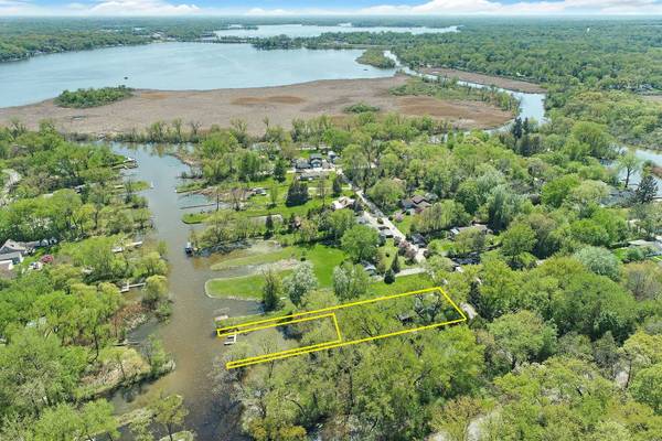 38463 9th ST, Spring Grove, IL 60081