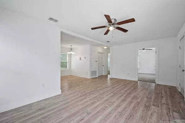 1027 CLOWER, San Antonio, TX 78201-3048