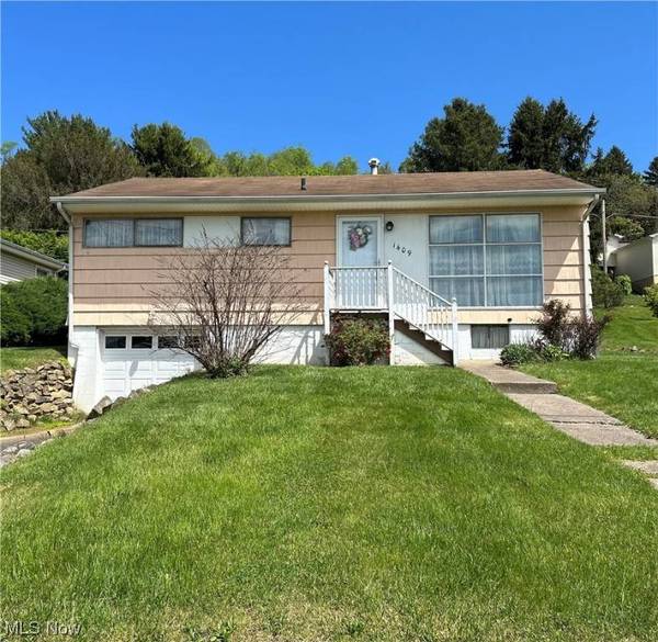 1409 Maple ST, Bellaire, OH 43906