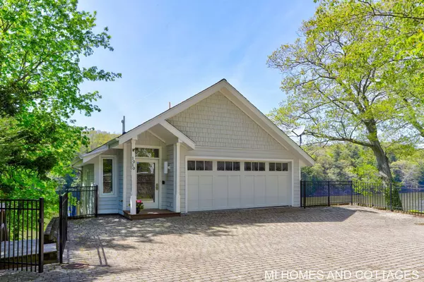 1010 Holland Street, Saugatuck, MI 49453