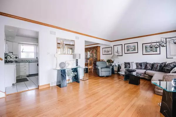 9041 Primrose Lane, Hickory Hills, IL 60457