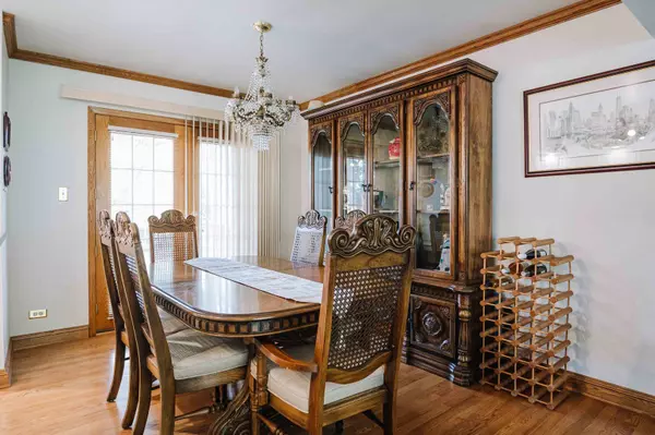 9041 Primrose Lane, Hickory Hills, IL 60457