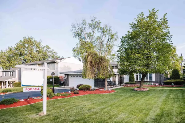 9041 Primrose Lane, Hickory Hills, IL 60457