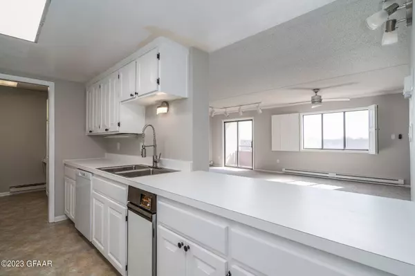 2200 29TH Street S #72S, Grand Forks, ND 58201