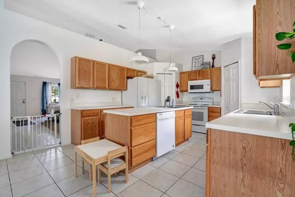 2703 N JULIET DR, Deltona, FL 32738