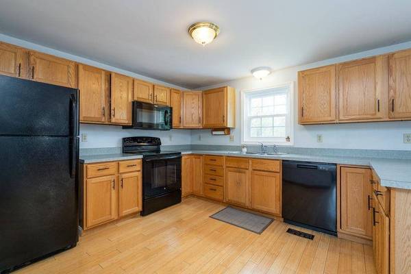 9 Mountain RD, Goffstown, NH 03045