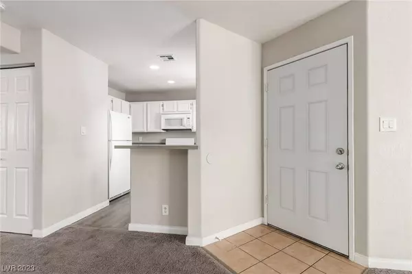 5076 S Rainbow Boulevard #104, Las Vegas, NV 89118