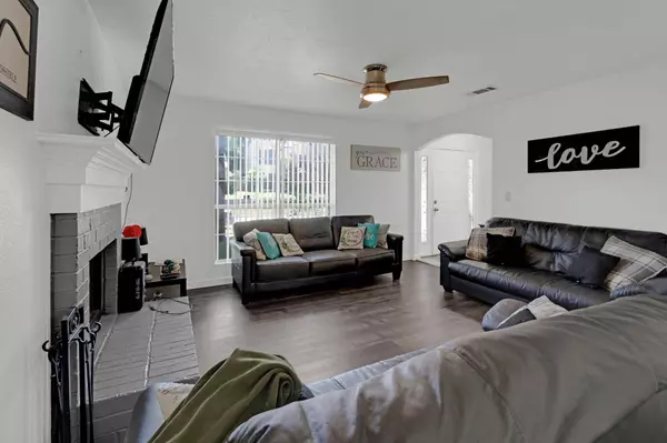 144 Hunter Drive, Cedar Hill, TX 75104