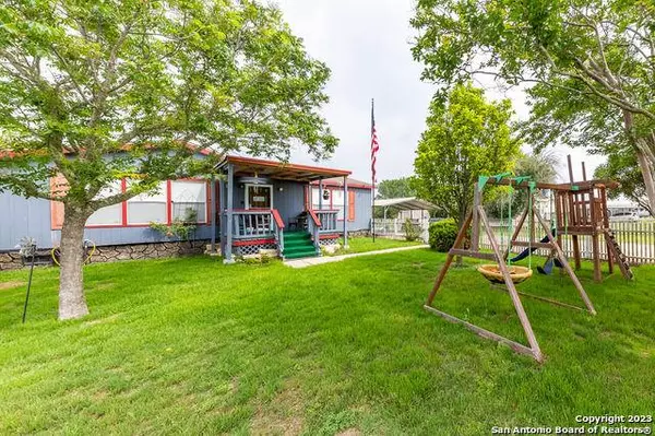 137 DAVIE LN, Marion, TX 78124-1730