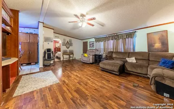 137 DAVIE LN, Marion, TX 78124-1730