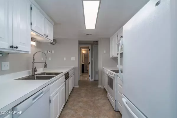 2200 29TH Street S #72S, Grand Forks, ND 58201