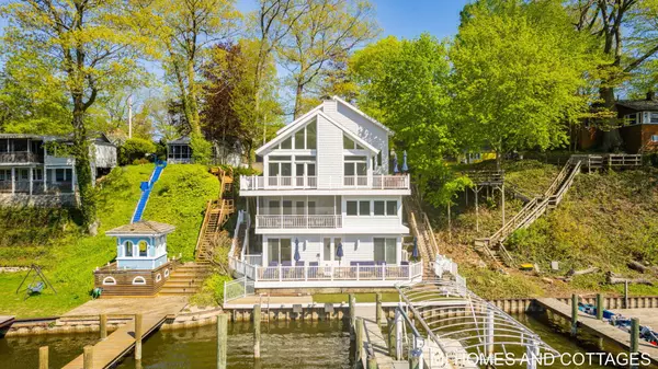 1010 Holland Street, Saugatuck, MI 49453