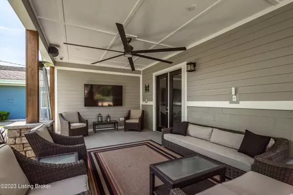 246 W River Rd, Charlestown, IN 47111