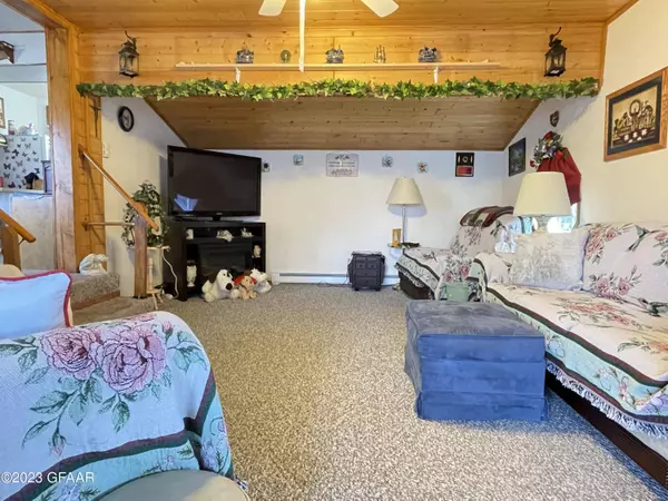 204 2ND Street W, Argyle, MN 56713