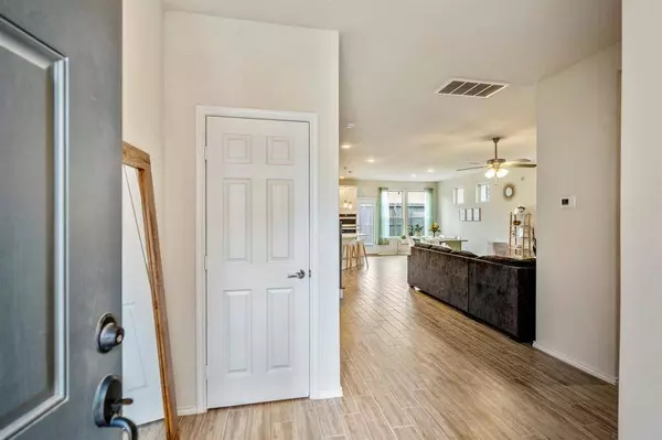 8672 Hollyoaks Creek LN, Houston, TX 77063