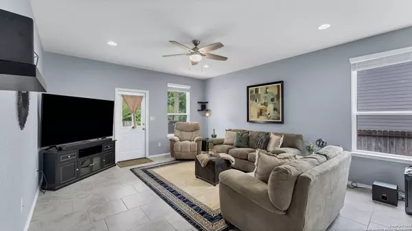 6049 Grayson Cliff, Schertz, TX 78108