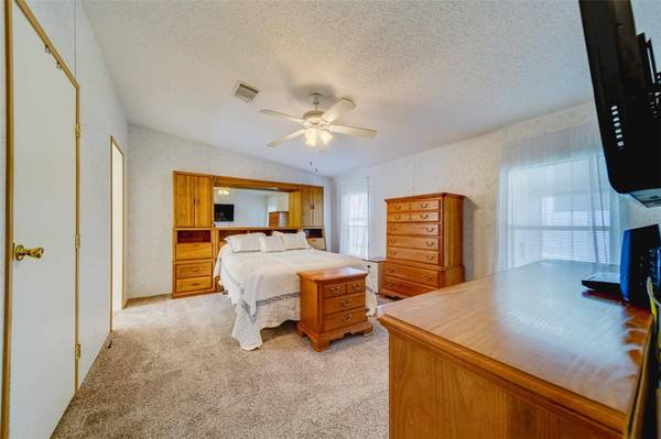 1100 BELCHER RD S #33, Largo, FL 33771