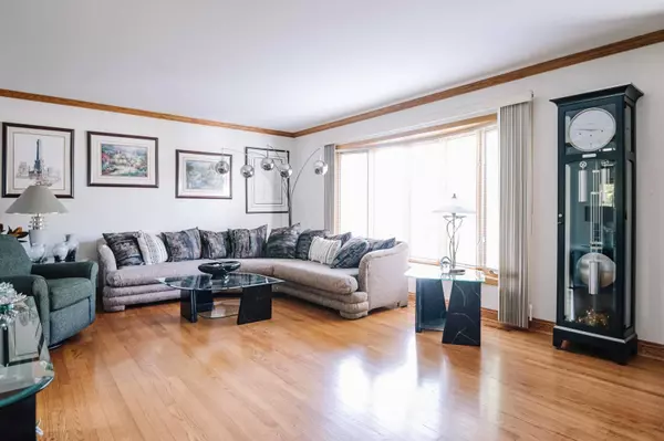 9041 Primrose Lane, Hickory Hills, IL 60457