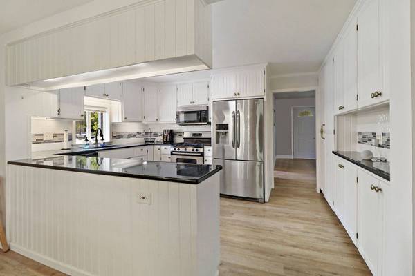 38463 9th ST, Spring Grove, IL 60081