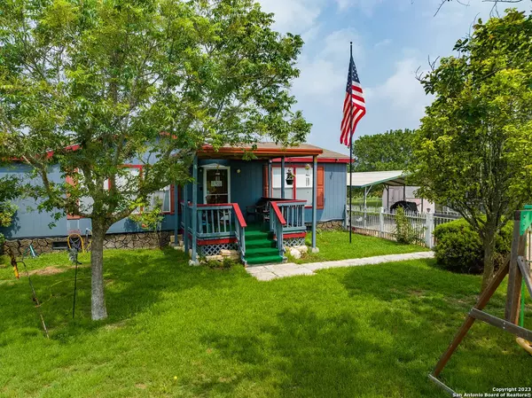 137 DAVIE LN, Marion, TX 78124-1730