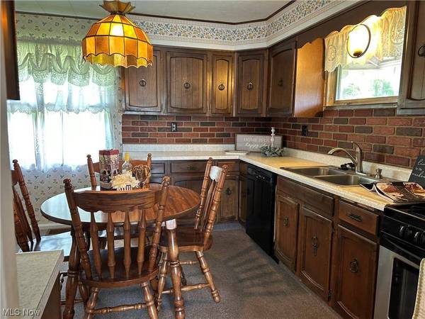 1409 Maple ST, Bellaire, OH 43906