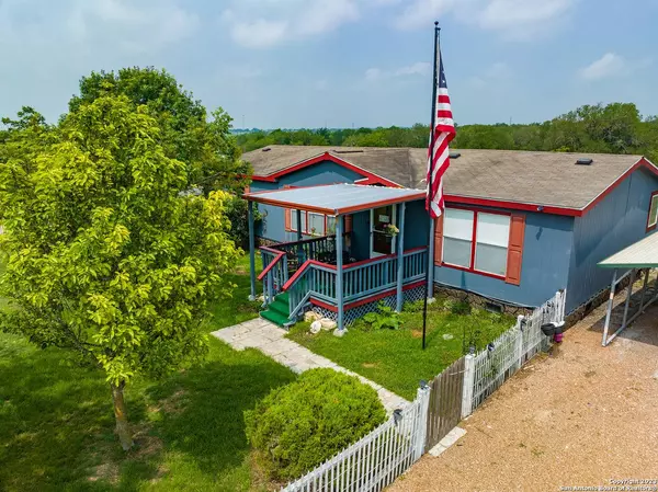 137 DAVIE LN, Marion, TX 78124-1730