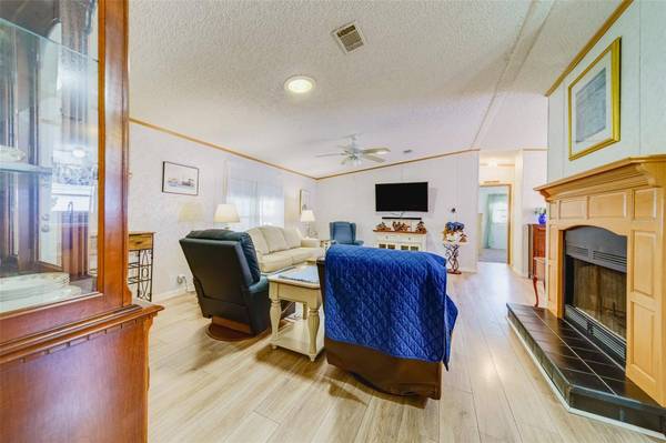 1100 BELCHER RD S #33, Largo, FL 33771