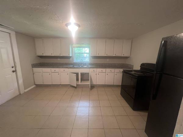 213 SMITH AVENUE, Sylacauga, AL 35150