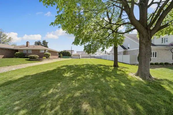 6105 N Emerson Street, Rosemont, IL 60018