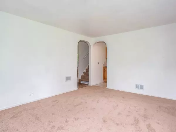 4506 Devon Avenue, Lisle, IL 60532