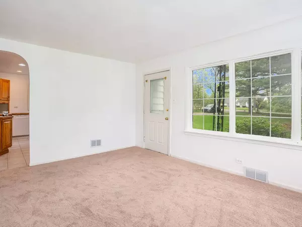 4506 Devon Avenue, Lisle, IL 60532