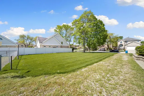 6105 N Emerson Street, Rosemont, IL 60018