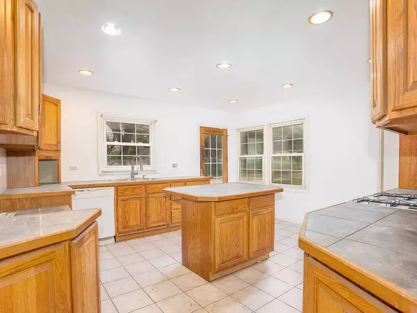 4506 Devon Avenue, Lisle, IL 60532