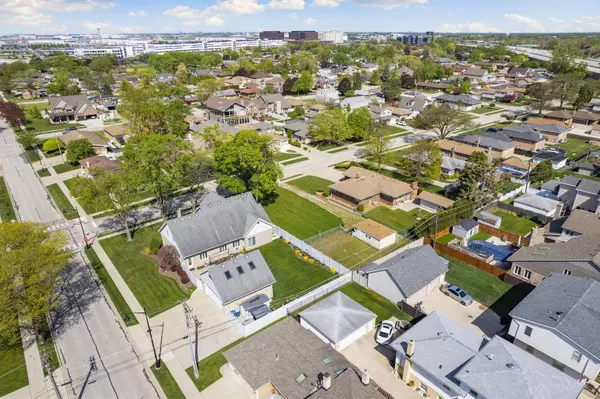 6105 N Emerson Street, Rosemont, IL 60018