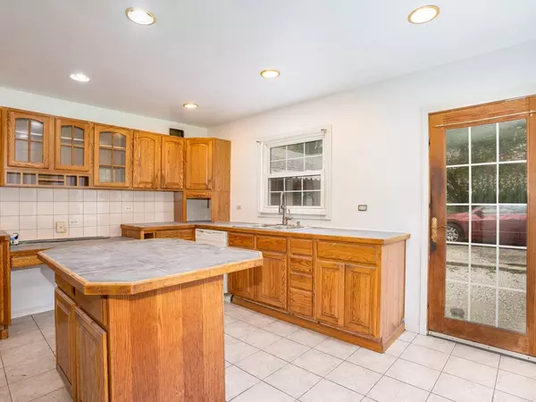 4506 Devon Avenue, Lisle, IL 60532