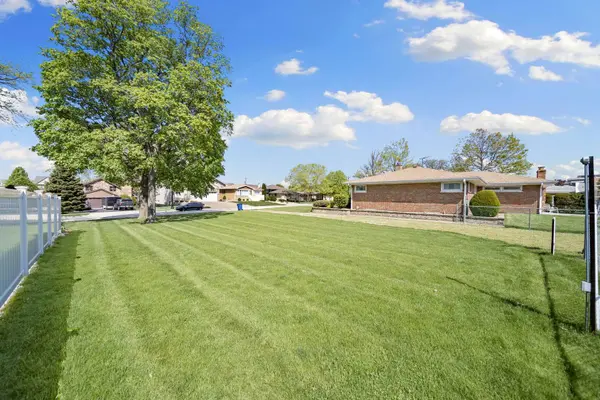 6105 N Emerson Street, Rosemont, IL 60018