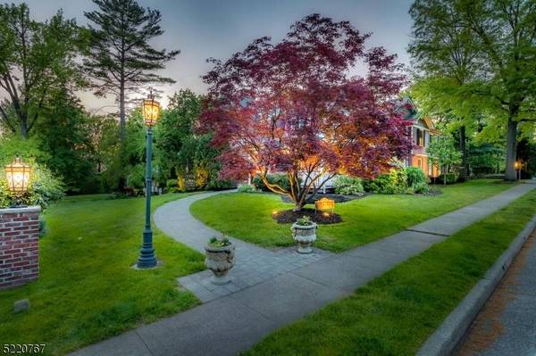 241 E Chestnut Ave, Metuchen Boro, NJ 08840