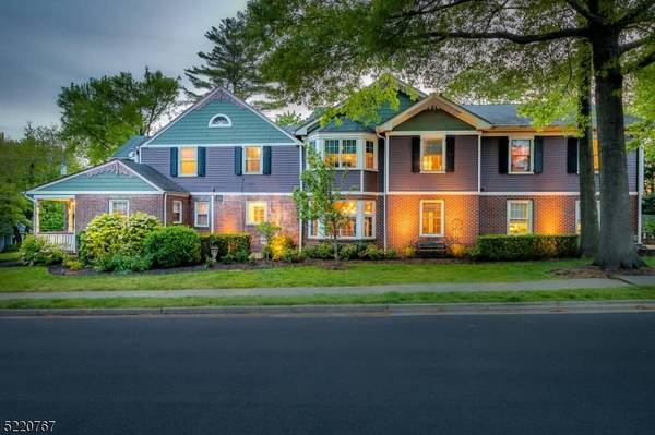 241 E Chestnut Ave, Metuchen Boro, NJ 08840