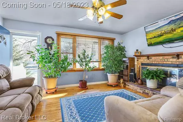 2181 E BERGIN Avenue, Burton, MI 48529