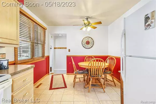 2181 E BERGIN Avenue, Burton, MI 48529