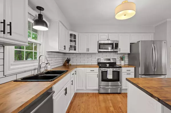 8509 36 1/2 CIR N, New Hope, MN 55427