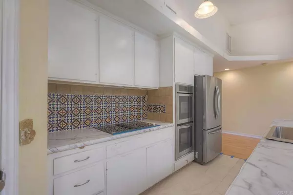 1015 Oak Drive, Vista, CA 92084