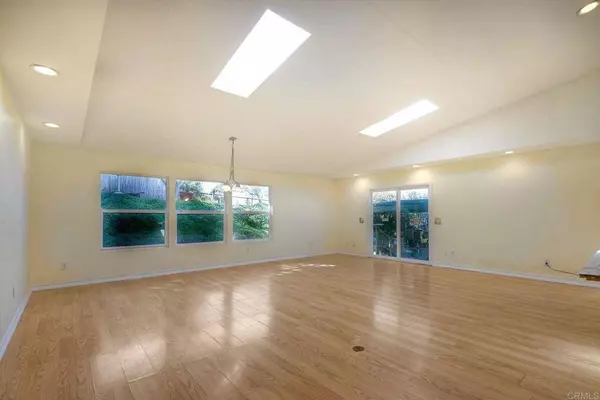 1015 Oak Drive, Vista, CA 92084