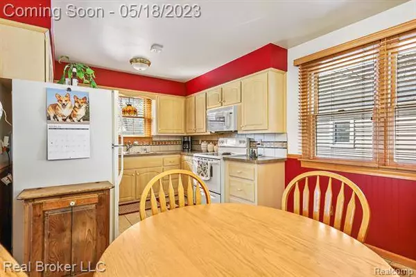 2181 E BERGIN Avenue, Burton, MI 48529