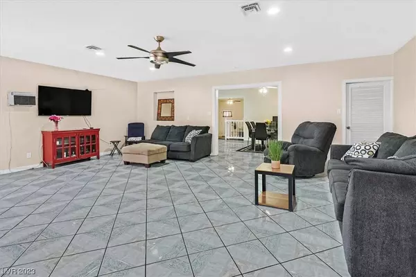 4304 El Conlon Avenue, Las Vegas, NV 89102