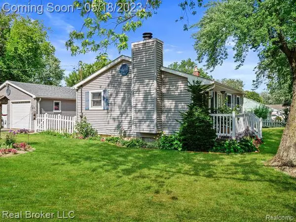 2181 E BERGIN Avenue, Burton, MI 48529