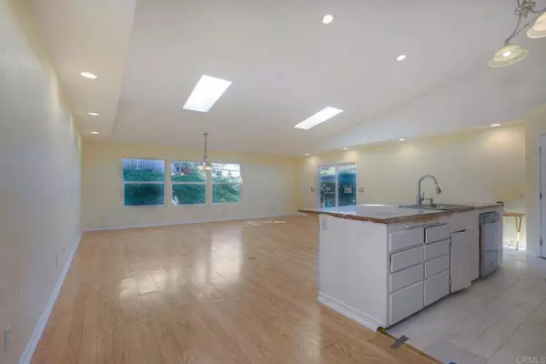 1015 Oak Drive, Vista, CA 92084