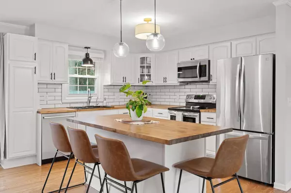 8509 36 1/2 CIR N, New Hope, MN 55427