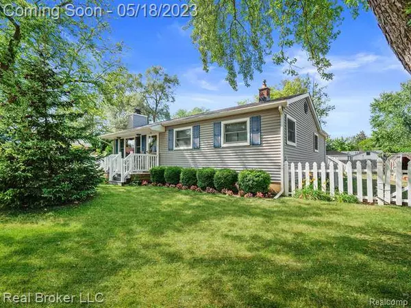 2181 E BERGIN Avenue, Burton, MI 48529