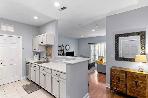 19 Hampshire Rd #107, Methuen, MA 01844